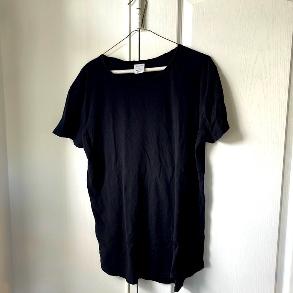 Urban Outfitters overlong black tee, size: Medium